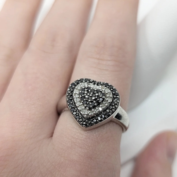 Sterling silver 925 diamond chip heart ring - Picture 3 of 6